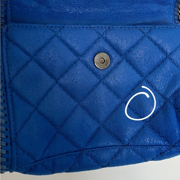 Stella McCartney Vegetarian Suede Quilted Chain-Link Crossbody Bag in Blue - Picture 11 of 16